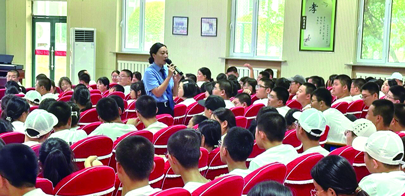 法治副校长讲青春无“欺”